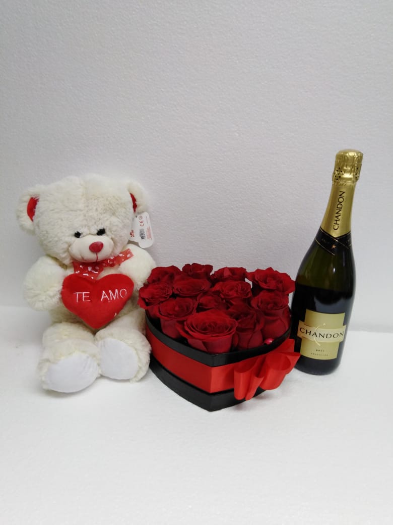 Caja corazn con 12 Rosas ms Peluche con corazn 30cm y Champagne 375 cc